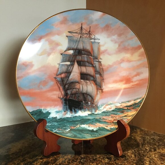 The Golden Age of the Clipper Ship 'The Blue Jacket At Sunset' Plate - Picture 1 of 7